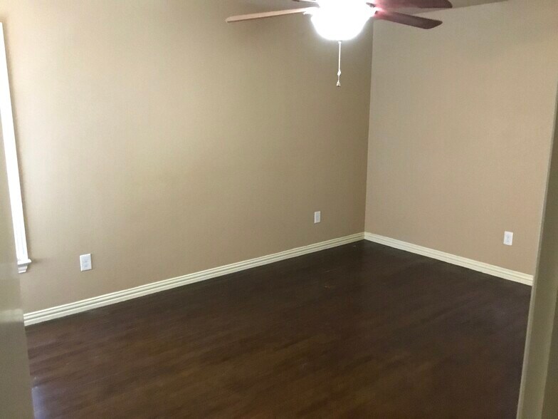 Building Photo - 3355 Bilglade Rd