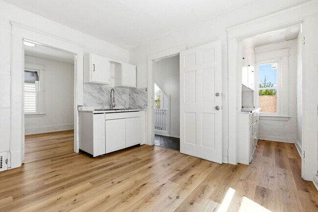 Building Photo - 2935 E 121st St