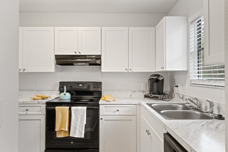 Building Photo - 2560 W Bird St