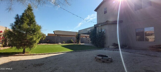 Building Photo - 518 W Black Hawk Pl