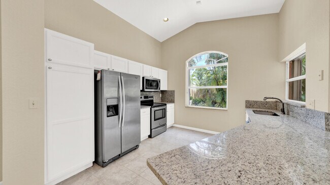 Building Photo - 13255 Royale Sabal Ct