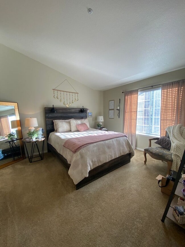 Building Photo - Danville, Shadowhawk 3 Bed, 2.5 Ba., Corner Townhouse, Close to great schools, 2 year lease