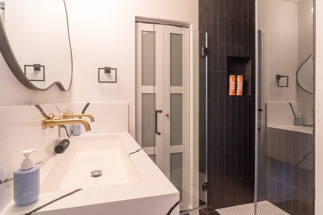 Building Photo - 4530 Red Fox Ln