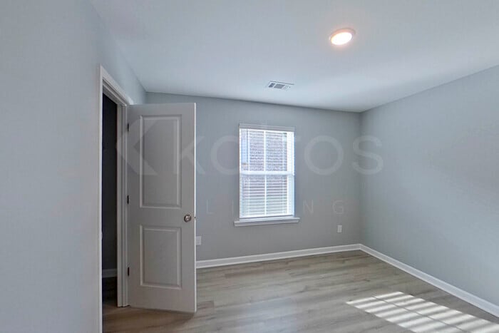 Building Photo - 661 June St