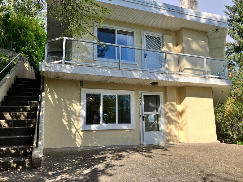 Your apartment with its own private entry and patio - 3022 SW 12th Ave
