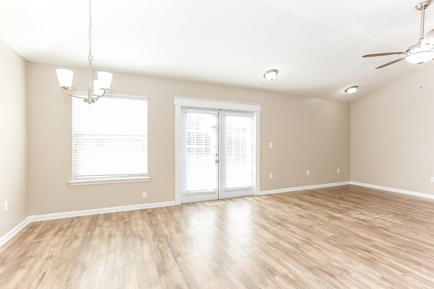 Building Photo - 2836 Cross Creek Dr