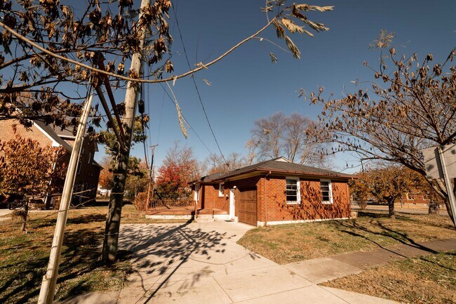Building Photo - Charming Old Hickory Cottage with Vintage Character