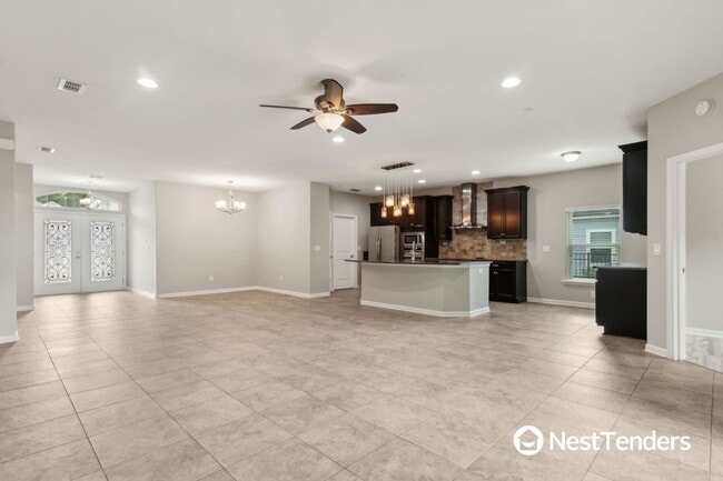 Building Photo - Five Bedroom Beauty in Plummer Creek!