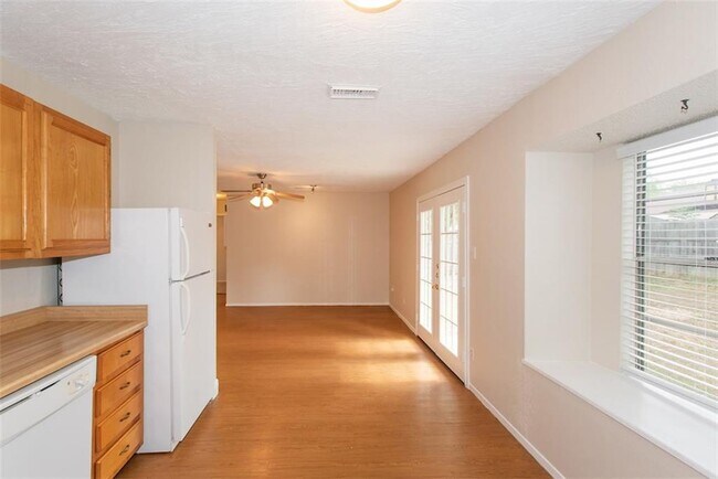 Building Photo - 6505 Clubway Ln