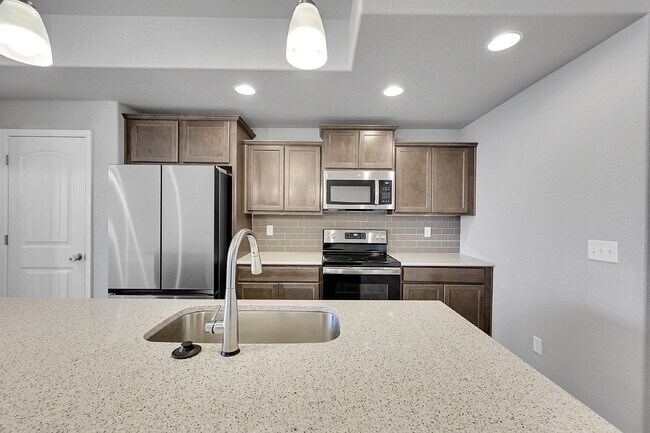 Building Photo - $2,150 - 3 Bed, 2.5 Bath Updated Townhome ...