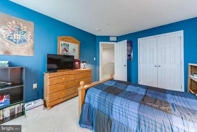 Building Photo - 861 Fawn Ln