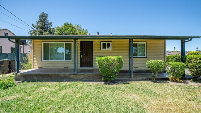 Building Photo - Charming 2 bedroom 1 bath!