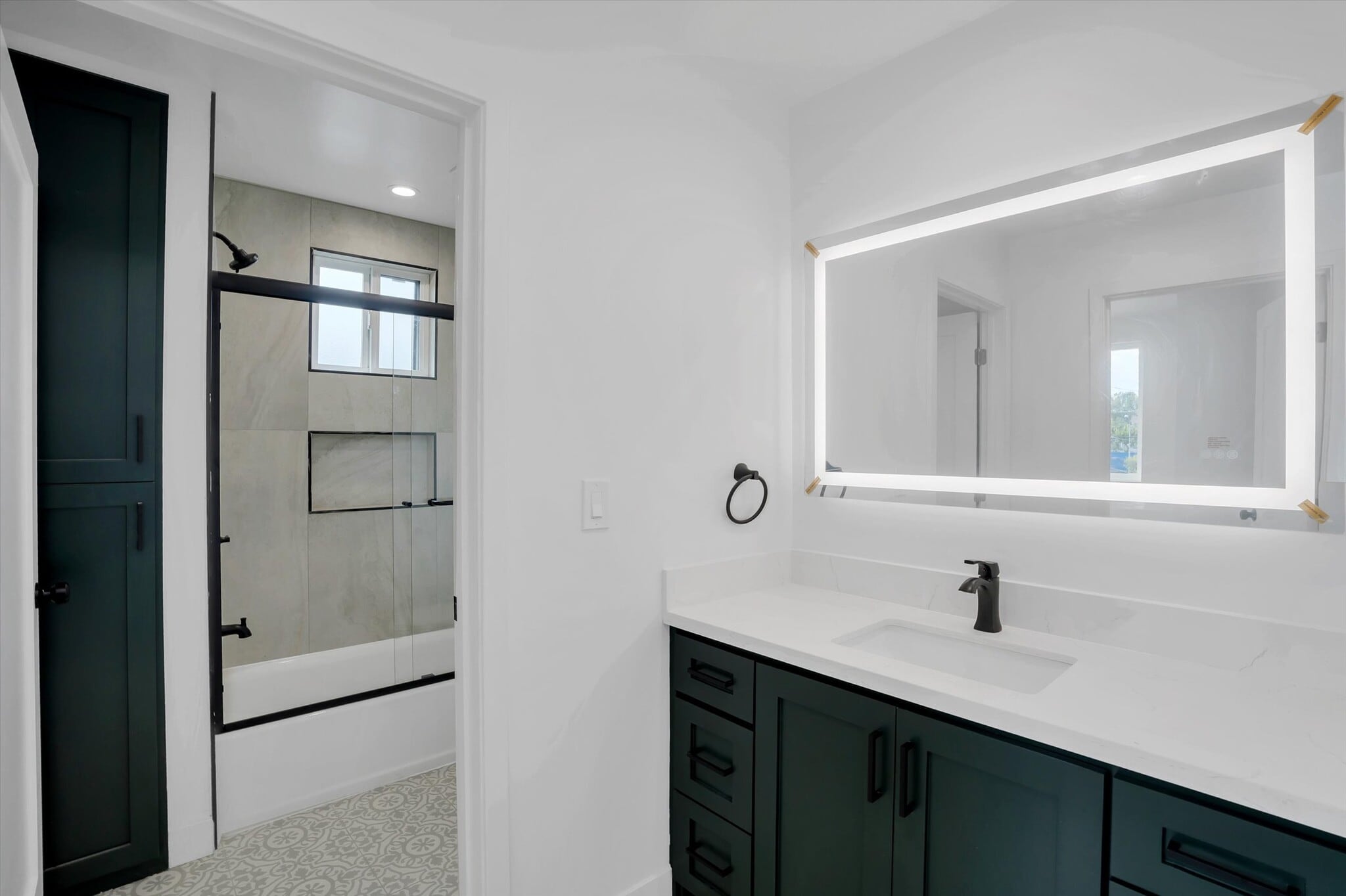 Building Photo - 2116 E 2nd St