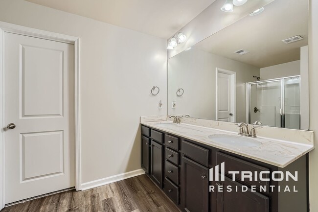 Building Photo - 4050 Tarnwood Pl