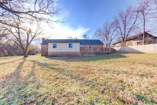 Building Photo - Stunning 4 Bed 3 Bath Home on Quiet Street!