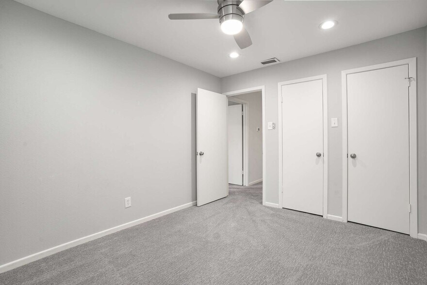 Building Photo - 7615 Woodthrush Dr