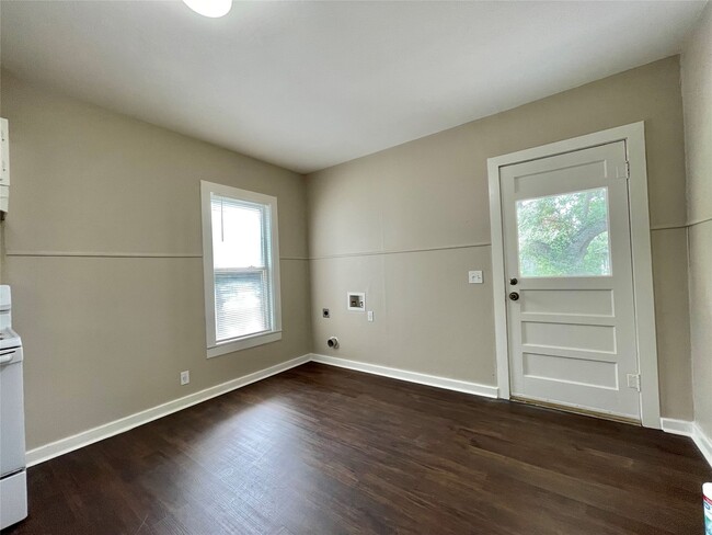 Building Photo - 813 Nursery St