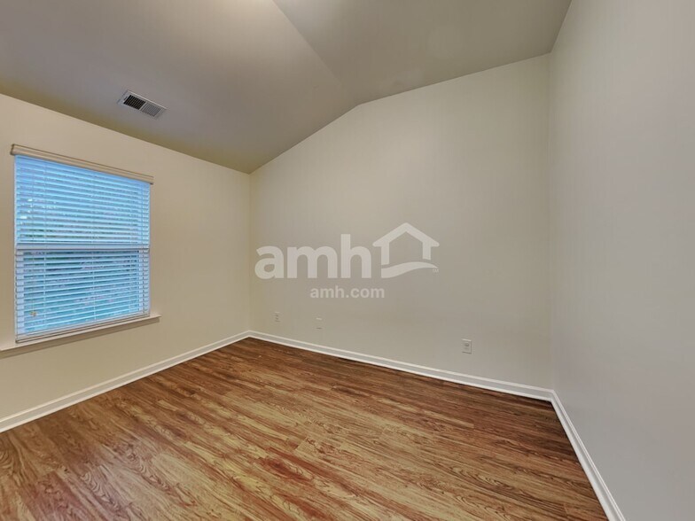 Building Photo - 3145 Yachet Ct SW