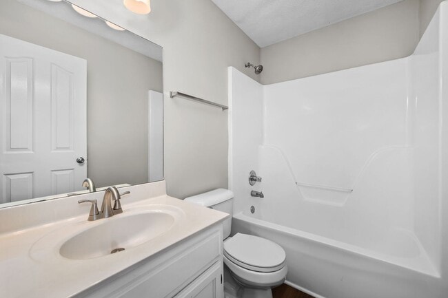 Building Photo - 2426 Willowbrook Dr