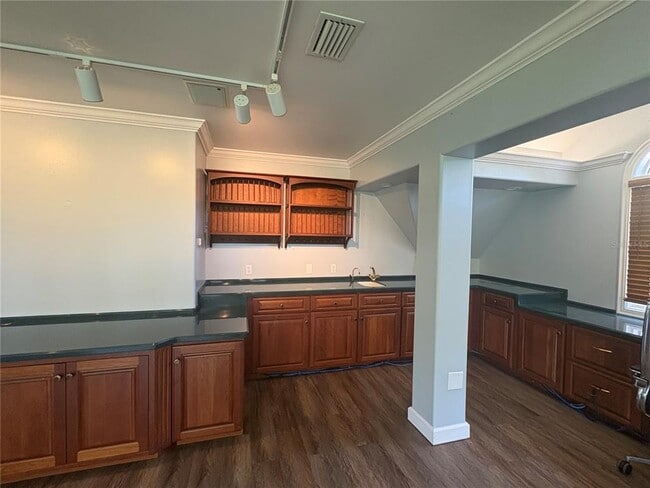 Building Photo - 976 SW Hamlet Cir