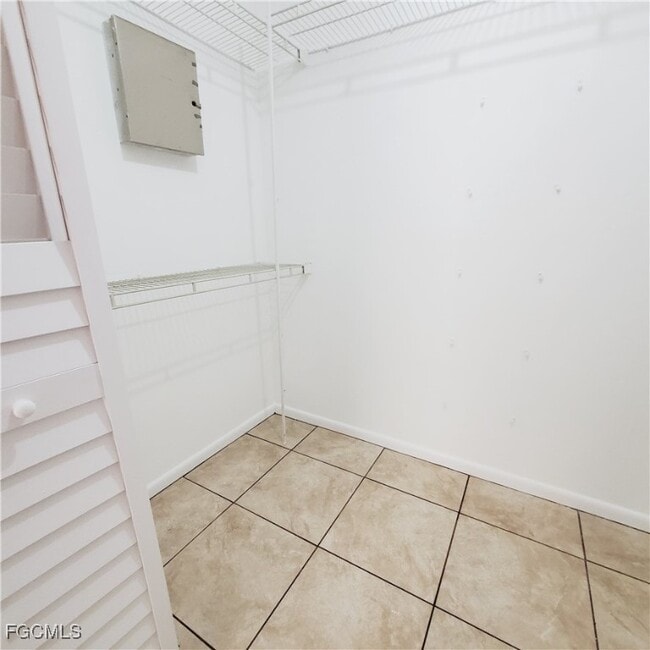 Building Photo - 2433 Lola Ave S