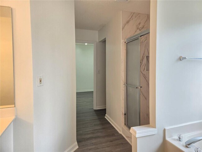 Building Photo - 4010 Ridgefair Dr