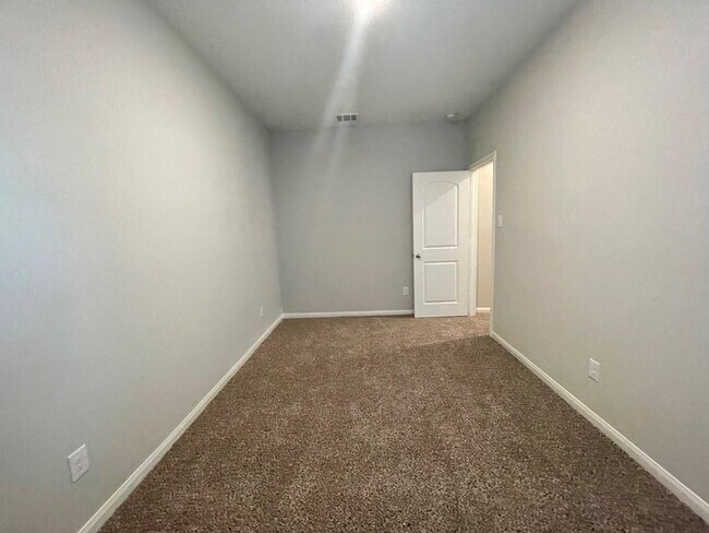 Building Photo - 228 Star Spangled Dr