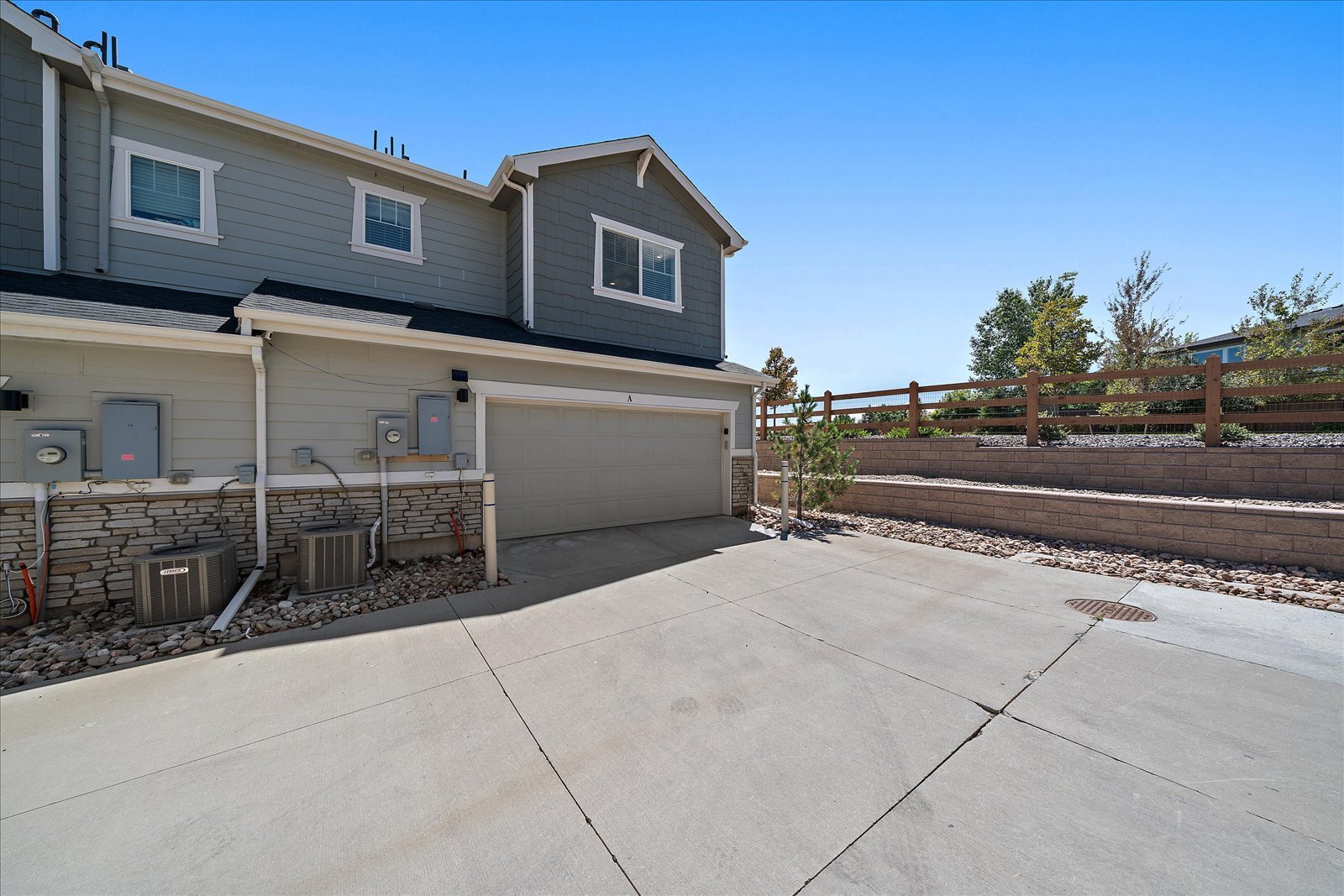 attached 2 car garage - 16836 E 118th Dr