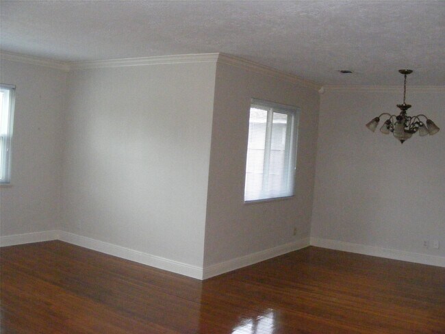 Building Photo - 5319 Cortelyou Ln