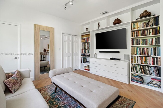 Building Photo - 200 Shore Dr S