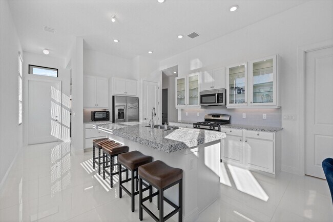 Building Photo - 4823 St Armands Way