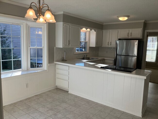 Building Photo - 1018 Jefferson Rd