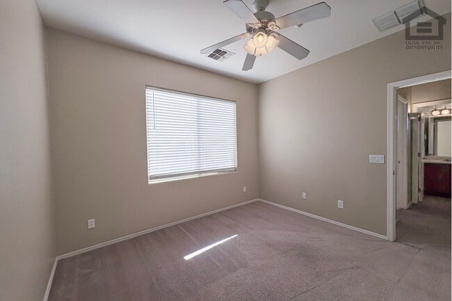 Building Photo - 4Bed/2.5 Bath House at Greenway/75th Ave! Ready for Immediate Move-In! -- Gated Community!