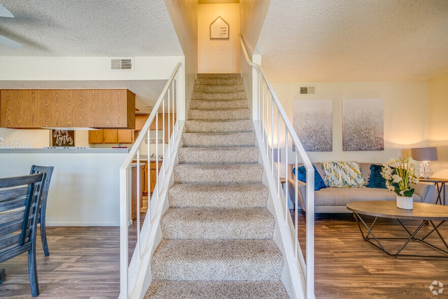 Primary Photo - Falcon Glen