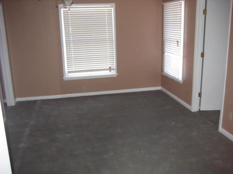 Building Photo - 1108 W 4th St