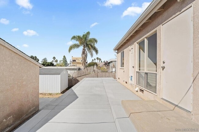 Building Photo - 4851 Iroquois Ave