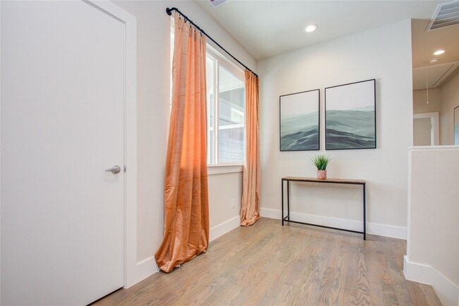 Building Photo - 4914 Noble St