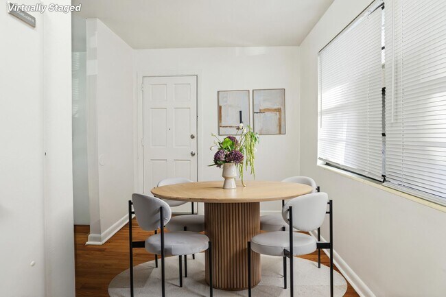 Building Photo - 3 Bedroom House with Huge Backyard!