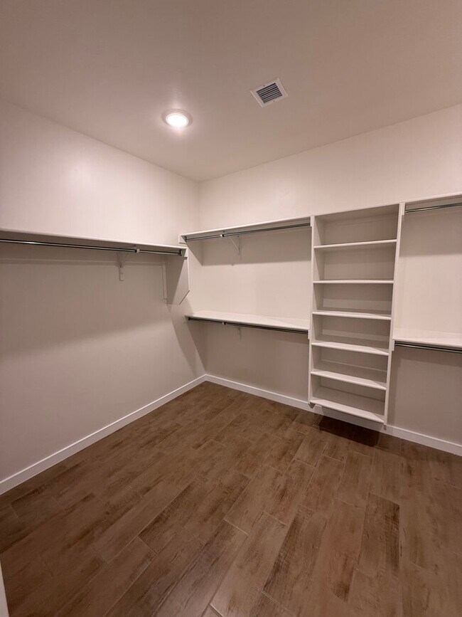 Building Photo - 5008 Sand Strm Rd