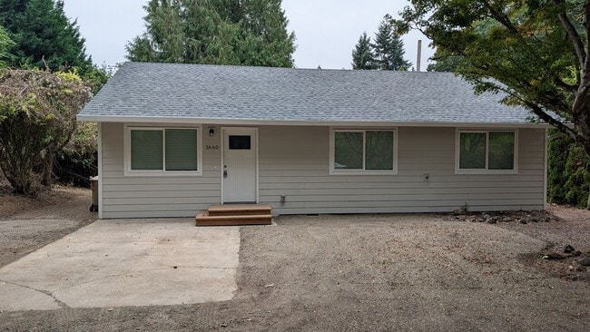 Building Photo - 2 bedroom 1 bath single level home