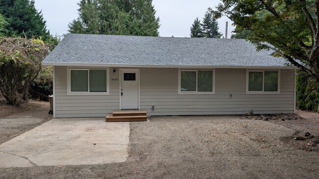 Building Photo - 3 bedroom 1 bath single level home
