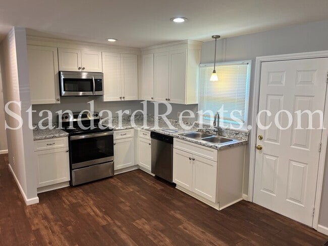 Building Photo - 2344 Clarissa Dr NW