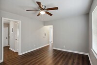 Building Photo - 1121