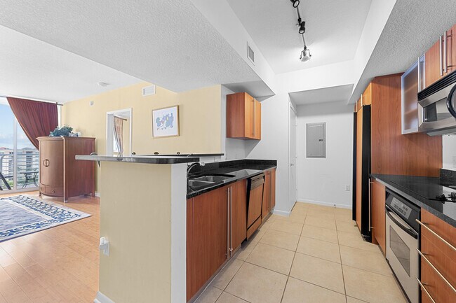 Building Photo - 1551 N Flagler Dr