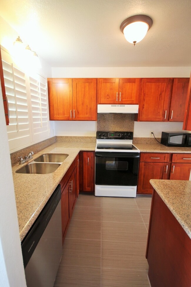 Building Photo - 2 Bed, 1 Bath, 1 Parking Townhouse in Waia...