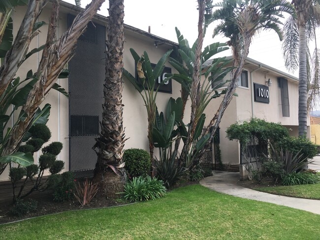 Building Photo - 1016 Western Ave