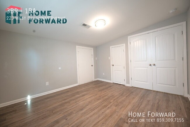 Building Photo - 223 W Broadway Ave