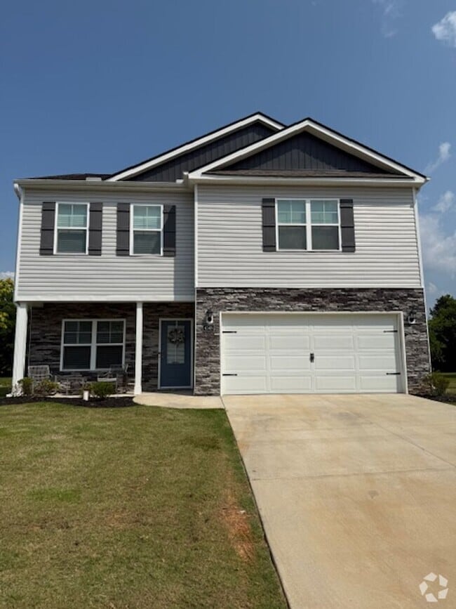 Building Photo - **PRICE IMPROVEMENT** LIKE-NEW GORGEOUS SI...