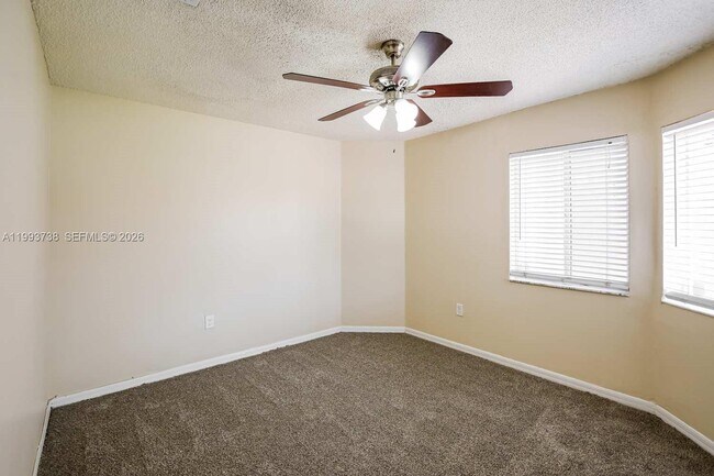 Building Photo - 1906 SW 123rd Ave