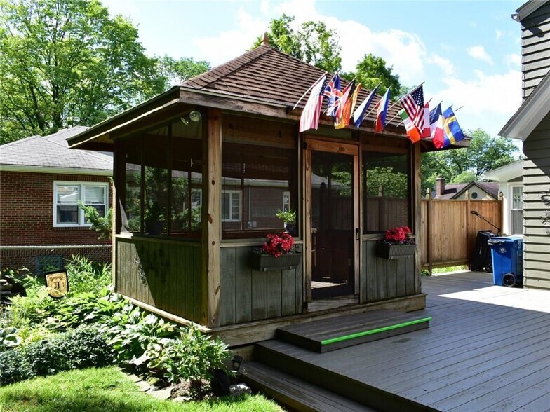 Building Photo - 351 Ravine St